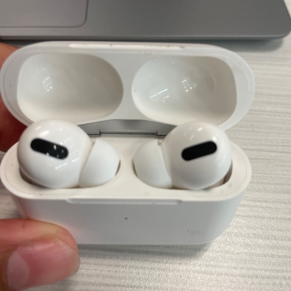 Airpod Pro’s 3rd generation - Picture 3 of 4